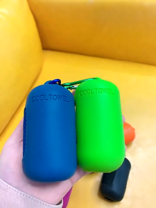 Khăn Lạnh Làm Mát Cấp Tốc Kèm Hộp Silicon & Móc Treo – Thoáng Khí Gọn Nhẹ – Cho Thể Thao Du Lịch