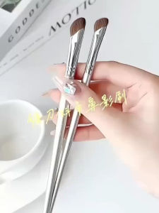 Professional Makeup Artist Cheekbone Highlighting Brush Long Handle Animal Hair Material Natural Looking Nose Shadow Brush