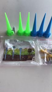 ขวดรดน้ําต้นไม้อัตโนมัติ กรวยหยดน้ำรดต้นไม้ หัวหยดน้ำ หยดน้ำ อุปกรณ์รดน้ําต้นไม้ อุปกรณ์น้ำหยด หัวรดน้ำอัตโนมัติ   1แพ็คมี 6 ชิ้น