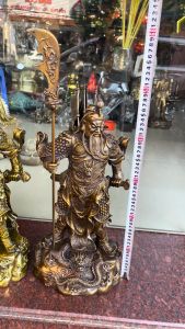 Tượng quan công ngũ cờ bằng đồng phong thủy cao 45cm tới đầu đỉnh 60cmmàu vàng và nâunặng 10kg