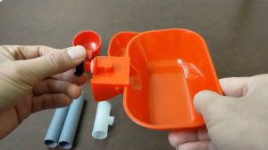 Máng uống nước tự động cho gà ngan vịt loại máng đại dùng gắn xô sơn hoặc ống 21mm