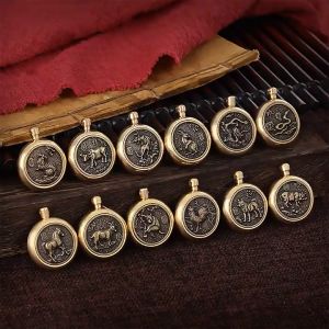 已开光 黄铜生肖钥匙扣 十二生肖旋转手把件钥匙扣 本命佛男女守护神 护身 转运招财 挂饰 把玩解压神器 开运挂件  Copper Keychain Creative Pendant Feng Shui