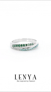 LENYA แหวน CZ สีเขียวและสีฟ้าจาก SWAROVSKI ขนาด 1.50 มิล ตัวเรือนเงินแท้925 ชุบทองคำขาว