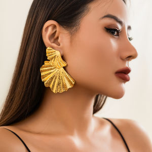 Exaggerated Large Wrinkled Leaves Stud Earrings for Women Trendy Big Metal Earrings Accessories on Ear 2023 Fashion Jewelry Gift