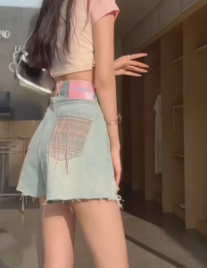 กางเกงยีนส์ ขาสั้น ทรงสวยเข้ารูป ปลายรุ่ย ผ้ายืนส์แท้ ผ้ายีนส์ดีสวมใส่สบาย ไม่สั้นมาก ไซส์ S-XL 🚚 จัดส่ในไทย 🚚