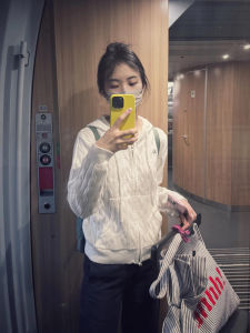 เสื้อสเวตเตอร์ถักสีขาวสไตล์เกาหลีสำหรับผู้หญิง ทรงหลวม แขนยาว ปกโปโล คอตั้ง ทรงสั้น เสื้อคาร์ดิแกนเปิดหน้า ทรงเข้ารูป