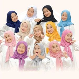 Hijab anak 0-5 tahun simple jilbab segitiga anak perempuan simple menggunakan bahan karet dibawah dagu aman dan mudah digunakan untuk anak anak