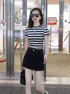 ชุดแฟชั่นฤดูร้อนสำหรับผู้หญิง ชุดสองชิ้น แขนสั้น คอตั้ง เอวกลาง สไตล์หวานๆ ลำลอง สำหรับผู้หญิงวัย 25-35 ปี