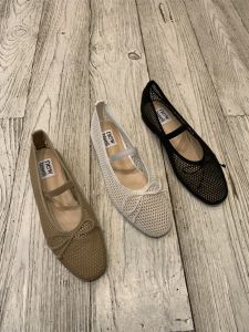 Seoul Student Summer New Flat Shoes Hollow Mary Janes Net Shoes Korean Style round Toe Flat Heel Fashionable Casual Loafers