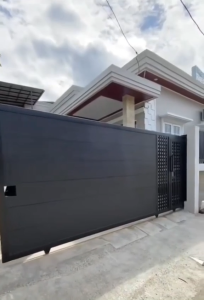 pagar rumah bukaan geser dengan motip bolong