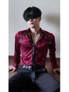 เสื้อเชิ้ตแขนยาวสีแดงสำหรับผู้ชาย ทรงหลวม สไตล์วัยรุ่น เสื้อเชิ้ตทรงพื้นฐานสำหรับฤดูใบไม้ผลิและฤดูใบไม้ร่วง เสื้อเชิ้ตผู้ชายแบบลำลอง