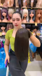 วิกผมหนังหัวกว้างแสกได้ทุกด้าน ฐานกว้าง10*15Cm ผมยาว40Cm รหัสD22 ผมตรงยาวสไลด์ เส้นผมสวยมากตามภาพ100%