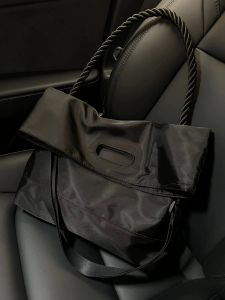 2025 New Womens Large Capacity Nylon Canvas Tote Bag Commuter Crossbody Bag British Style Magnetic Buckle Single Shoulder Bag
