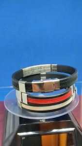 Bangle with Genius Leather(Kulit Buatan)With Stainless Steel Plate Steel Plate boleh ukir Nama/Huruf(Warranty no Rusty) 非常精美时尚潮流人造皮不锈钢手链（保证不生銹）适合潮男潮女佩戴