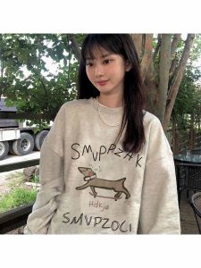 เสื้อสเวตเตอร์คอกลมสไตล์อเมริกันสำหรับผู้หญิง ฤดูใบไม้ร่วง/ฤดูหนาว เสื้อสเวตเตอร์คอกลมแบบหลวมๆ ลายสุนัขสีสันสดใส แฟชั่นลำลอง