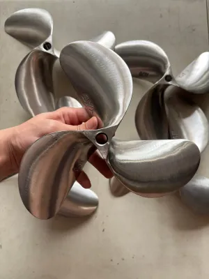 Chân vịt inox AB 7hp nhông cano chân vịt 3 cánh máy xăng inox 304
