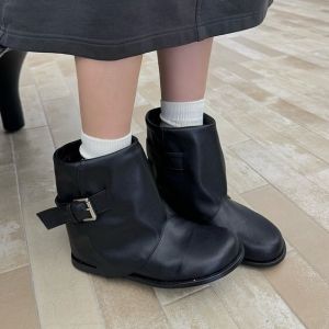 Korean Style round Toe Flat Bottom Short Boots Leather Belt Buckle Design Winter Fashion Boots Large Head Boot Popular Style