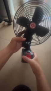 QUẠT TÍCH ĐIỆN LỒNG SẮT 20CM - 10 CELL PIN SIÊU TRÂU - KÈM BỘ SẠC