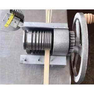 เครื่องแบ่งเส้นตอกไม้ไผ่ แบบมือหมุน