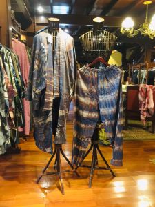 Cardina Set ( Cardigan + Pants ) by Dian Pelangi LIMITED EDITION Setelan Outer Cardi Celana Kulot Tie Dye Casual Wanita Hijaber Cantik Anggun Modis Modern Elegan Mewah Model Korea Santai Terbaru Motif Jumputan Sairangan Hand Made Kekinian
