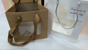 HUI (ขายส่ง) ถุงกระดาษหน้าใส ถุงขย้ายข้าง ถุงใส่ของชำร่วย เรียบหรูดูเเพง รับน้ำหนักได้ดีเยี่ยม