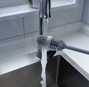 SG Stock Long Pole Body Silicone Brush for Milk Bottle / Bottle Cups Mug Blender School Water Bottle Kitchen Cleaning Brush