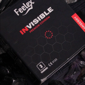 Bao cao su nam Feelex Invisible mỏng nhiều gel bôi trơn hương dâu hộp 3 bcs