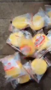 ขนมเปี๊ยะไส้ไก่หยอง เอ็ม&ดี 30กรัม กล่องละ48ชิ้น ลดพิเศษ อร่อย อิ่ม ราคาถูก เก็บรักษาได้ 6 เดือน ขนมปีใหม่ พร้อมส่งจากไทย