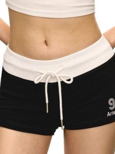 กางเกงขาสั้นกีฬาเอวสูงสำหรับผู้หญิง สไตล์สตรีท กางเกงขาสั้นทรงเข้ารูป ผ้าผสม เอวยางยืด ความยาวปกติ ฤดูร้อน 2025