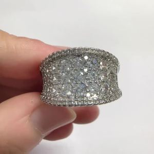 Huitan Geometric Design Women Ring Silver Color Inlaid Sparkling Cubic Zirconia Luxury Wedding Party Accessories Elegant Jewelry