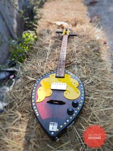 พิณไฟฟ้า 2สาย หัวลายกนก บอดี้ทรงโบราณ ไม้ท่อนเดียว