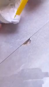 Perbaikan Lantai Keramik & Ubin Retak dengan Krim Nat Waterproof