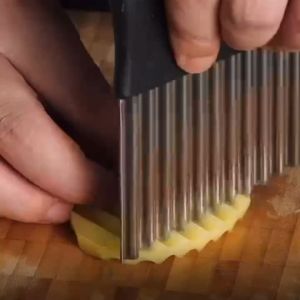 Aka Stainless steel knife vegetable chopper grinder potatoes fries cutter shredder for vegetable cutter and slicer fruit cutter for kids potato fries chopper slicer potato knife slicer crinkle cutter french fries cutter wavy cutter slicer baking tools