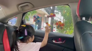 เด็กการ์ตูน เครื่องดูด ปั่นสนุกของเล่นเด็กอาบน้ําน้ําเล่นของเล่นด้านบนสนุก สั่น ของเล่นJ001