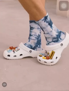 Crocs hole shoes beach shoes outdoor slippers sandals neutral shoes (24 hours delivery)