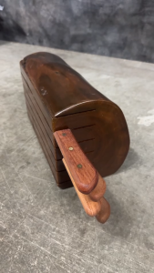 ที่เสียบมีด ที่เก็บมีดไม้สักอเนกประสงค์ สูง 25-30 ซม. ความกว้างตามสัดส่วนรูปทรงกึ่งธรรมชาติ ที่เสียบมีดไม้สัก ที่ปักมีด แข็งแรง ทนทาน