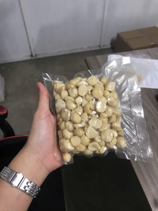 Nhân macca sấy quá nhiệt xém xém ăn lạ miệng ngon ngon