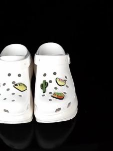 Cross MEGA CRUSH CLOG Giày có lỗ bánh xe nhẹ Giày đi biển đế dày Dép khỏe mạnh207988