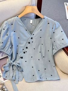 Áo Sơ Mi Nữ Cổ Chữ V Tay Ngắn in Hình Trái Tim Mùa Hè 2025 Thiết Kế Mới Nhỏ Gọn Thắt Lưng Áo Ngắn Phong Cách Hàn Quốc