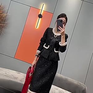 เฉพาะกลุ่มเวียดนาม 2024 ชุดสูทแฟชั่นสไตล์เซเลบริตี้สำหรับฤดูใบไม้ร่วงและฤดูหนาวกระโปรงสองชิ้นผ้าทวีดสำหรับผู้หญิง 9719