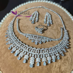 ชุดเครื่องประดับเจ้าสาวพร้อมสร้อยคอและต่างหูประดับเพชร CZ ชิ้นส่วน 4 ชิ้น เครื่องประดับระดับไฮเอนด์ที่หรูหรา