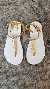 Sandal Wanita Tali Emas Lentur Empuk Nyaman Tidak Licin