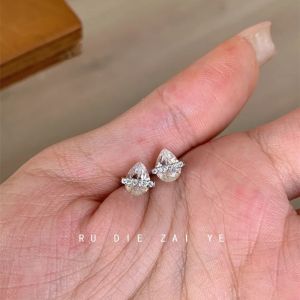 ต่างหูเพชรหยดน้ำสไตล์เรียบง่ายแบบมินิมอล เครื่องประดับหูสุดหรูสำหรับสาวมั่งคั่ง ดีไซน์เก๋ไก๋ ใส่ได้หลากหลายโอกาส