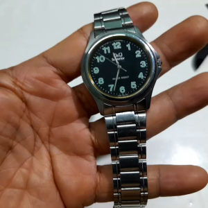 Đồng hồ nam dây vỏ thép thép không gỉ Q&Q Nhật size 37mm mặt đen zin second hand