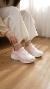 Kasut Sukan Wanita Ringan Bernafas Sol Tebal Anti Gelincir Kasut Lari Perempuan Lightweight Breathable Anti‑Slip Running Sneakers for Commute Jogging Daily Outdoor