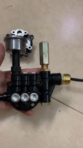 Đầu bơm máy xịt rửa xe lõi nhôm chỉnh áp tích hợp đồng hồ và rờ le áp DB1A