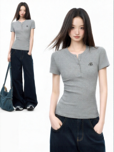 iiiamx | V-Neck Slim Fit T-Shirt Short Sleeves