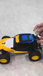 Mobil Remot R/C Off-Road Vehicle Spraying Car HD 3900 Cas Mengeluarkan Asap 1:12 24GHz