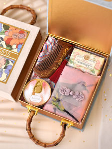 Teachers Day Silk Scarf And Sandalwood Comb Set Creative Gift for Women Mothers Teachers Retirees Chinese Style Birthday Gift