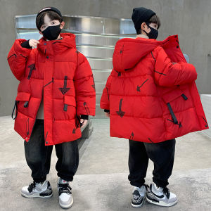 เสื้อแจ็คเก็ตผ้าฝ้ายหนาสำหรับเด็กชาย ฤดูหนาว 2025 เสื้อคลุมกันหนาวแบบใหม่สีแดง อบอุ่น ทนทาน แฟชั่น เสื้อคลุมกันหนาวสำหรับเด็กชาย